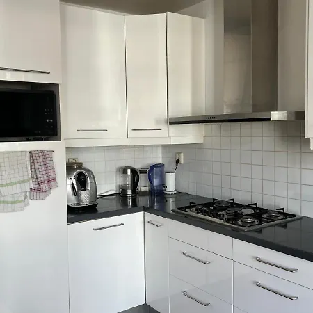 Right In The Middle Of The Cuypmarket, Close To Restaurants, Walking Distance Of Major Musea Quarto em Acomodações Particulares Amesterdão