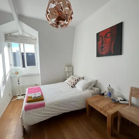 Right In The Middle Of The Cuypmarket, Close To Restaurants, Walking Distance Of Major Musea Quarto em Acomodações Particulares *