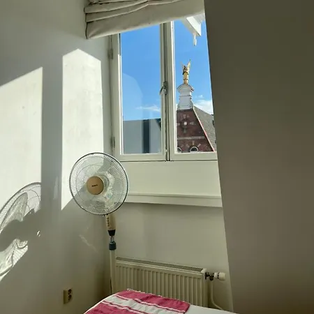 Quarto em Acomodações Particulares Right In The Middle Of The Cuypmarket, Close To Restaurants, Walking Distance Of Major Musea